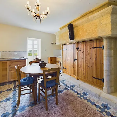 Tower Sarlat Konukevi *